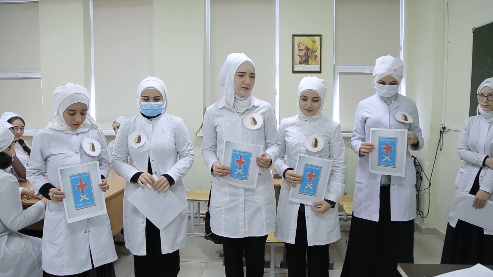 А ну-ка, медсестры!